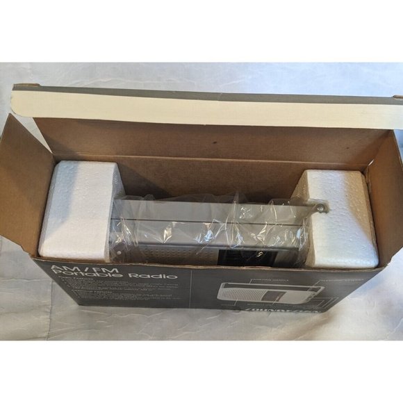 NOS Soundesign Radio Portable AM FM Battery Gray 2204 SGY Prop Vintage Retro NIB - Picture 8 of 16